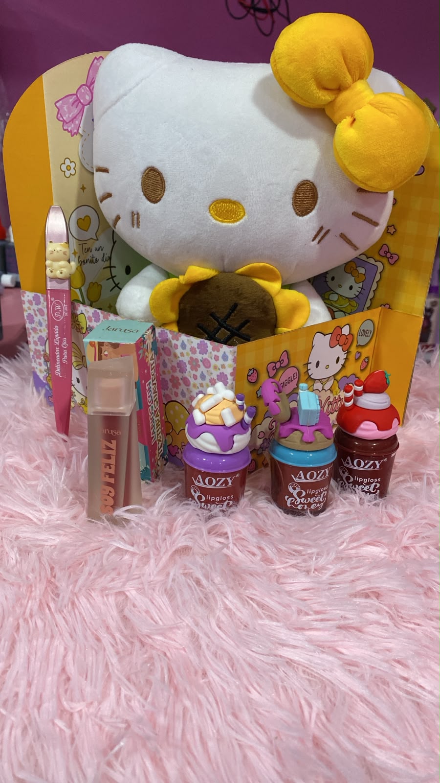 Box Hello Kitty de regalo con peluche y accesorios