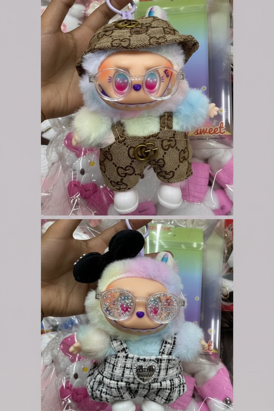 Llavero peluche Labubu kawaii ropa marca sin texto