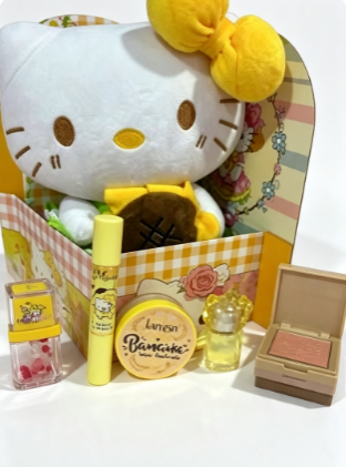 Set Flores Amarillas con peluche de Kitty, iluminador, bálsamo, polvo Banana y labial Kitty